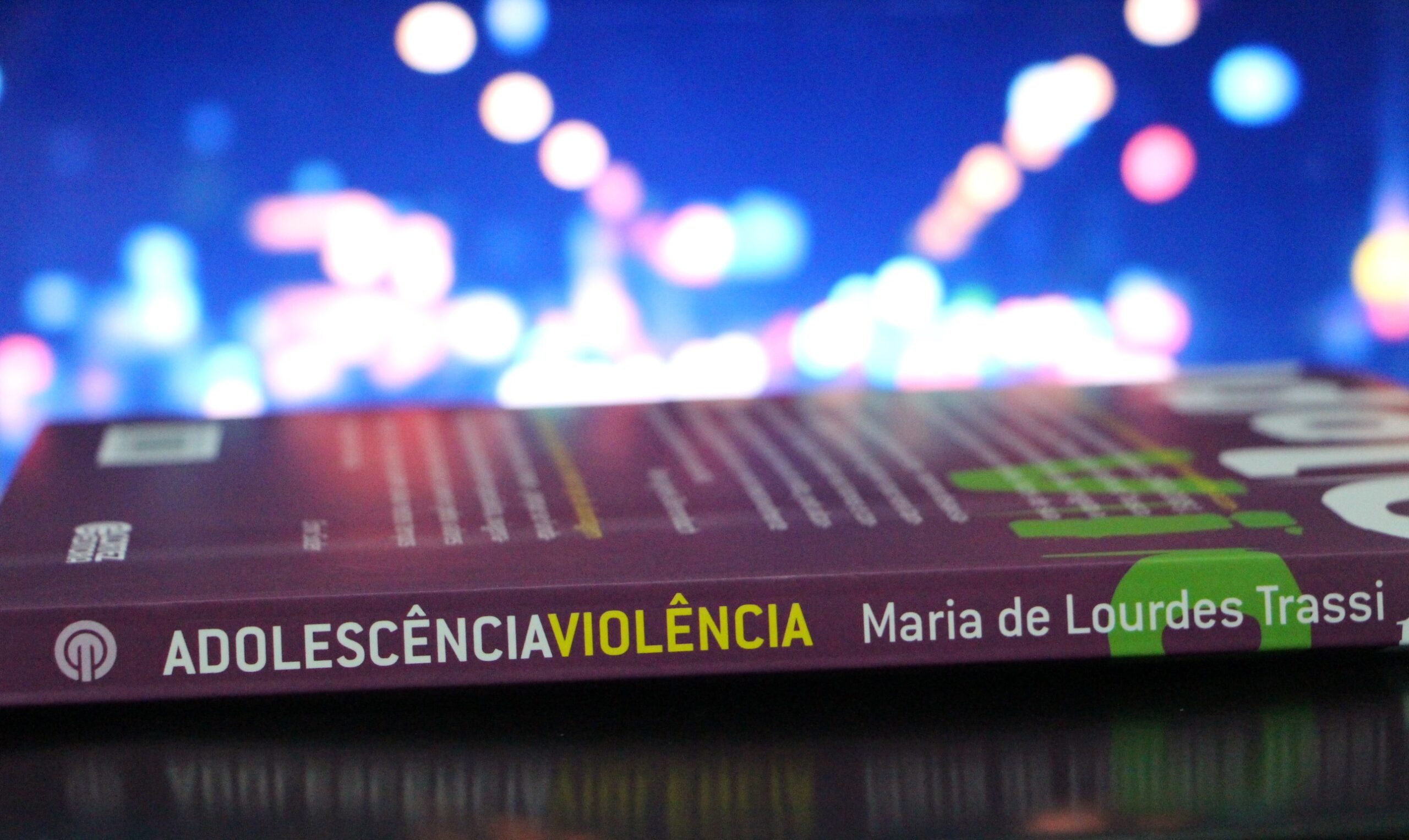 Resenha do Livro: Adolescência–violência: desperdícios de vidas